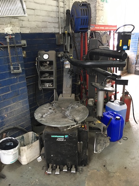 Tyre Fitting Machine